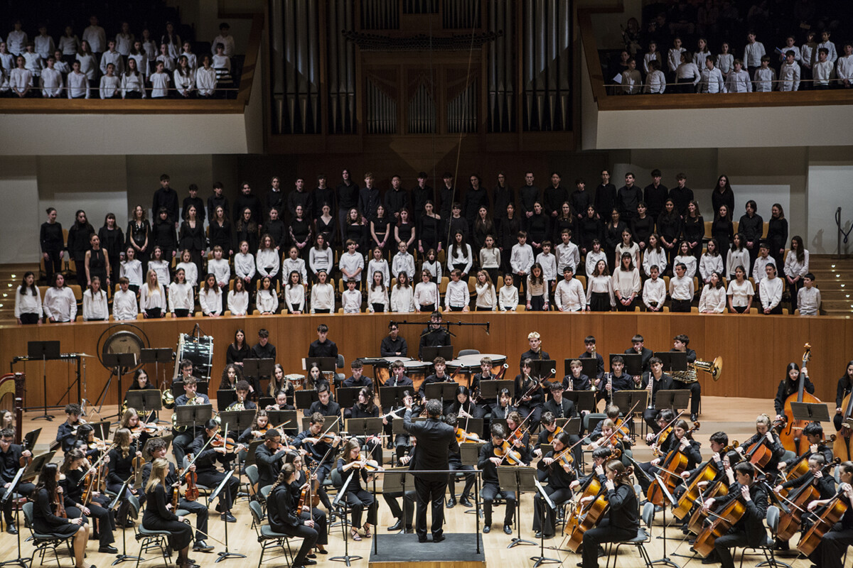 El Palau de la Música acogió la edición número 25 del concierto sinfónico que anualmente celebra el Conservatorio Profesional de Música.